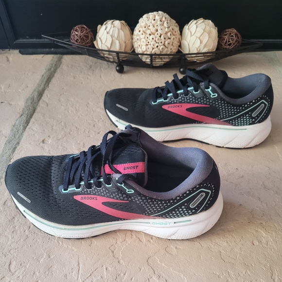 Size 8.5 Brooks Ghost 14 Black & Pink Women's Sneaker - Picture 4 of 7